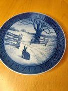 Talerzyk porcelanowy Royal copenhagen zimowa sceneria z zającem kobalt