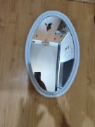 Lustro ścienne plastikowe.