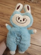 Niebieski mis szumis oddychajacy labubu