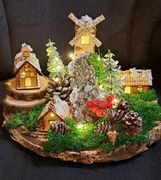 Stroik bożonarodzeniowy podświetlone miasteczko na plastrze drzewa 30cm 