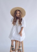 Biała sukienka z haftem 104-110