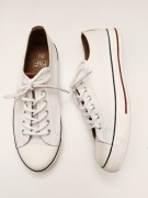 Klasyczne, damskie trampki 