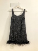 Czarna cekinowa sukienka z piórami elegancka sylwester mini mała czarna