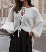 sweter kardigan Yarn wiązany na troczki ecru wełna alpaka suri