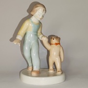 Porcelanowa figurka, motyw dziewczynki z misiem, Węgry 