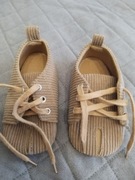 Beżowe buciki dziecięce do nauki chodzenia lekkie buty dla chłopca r. 21/22