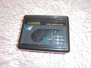 Stary retro walkman suthum ze słuchawkami