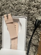 Smartwatch z dwiema opaskami różową i złotą 