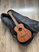 Ukulele z pokrowcem w bardzo dobrym stanie
