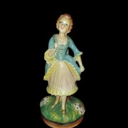 Figurka gipsowa-Dama lata 50 /70 wysokość 27 cm