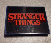 LEGO Stanger Things (75810) płytka 4515 z nalepką