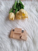 Pudełko z drewna klonowego z pendrive 64GB
