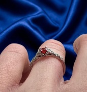 Śliczny pierścionek srebrny 925