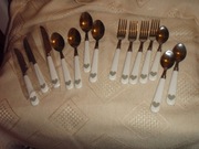 Sztućce metalowe z plastikowym uchwytem 14 sztuk, łyżki, widelce, noże