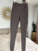 Mohito legginsy Logo monogram spodnie skinny rurki Zara brązowe Reserved