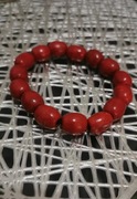 Drewniana bransoletka z koralików czerwonych 
