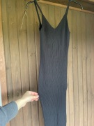 ARKET czarna prążkowana sukienka midi S 