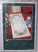 Zestaw do haftu pełnego i za igłą Bieżnik lniany 30x81cm Kwiaty