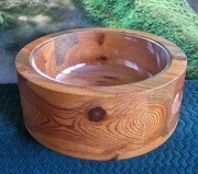 Drewniana miska z wyjmowaną szklaną misą, uchwyty