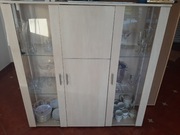 Sprzedam witrynę szklaną z półkami. 