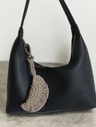 Brelok Ozdoba Pierożek do plecaka torby klucze ręcznie robiony kolor szary 