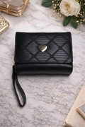 Elegancki damski portfel pikowany z serduszkiem – czarny, kompaktowy