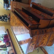 Unikatowa komoda z bogatymi intarsjami