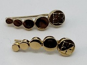 By Malene Birger kolczyki złote nowoczesne z logo 