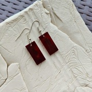 Kolczyki z żywicy w kolorze bordowym ręcznie robione - idealne na prezent