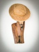 Wieszak z drewna czarne haczyki Orzech Handmade