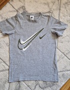 Szary DZIECIĘCY T-shirt/ koszulka z krótkim rękawem NIKE roz 128/137