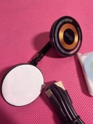Magnetyczny uchwyt samochodowy na telefon z ładowarką indukcyjną MagSafe