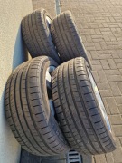 Komplet felg aluminiowych z letnimi oponami rozmiar 245/45ZR18 100W