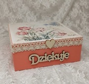 Piękna drewniana skrzynka ręcznie malowana decoupage z własnym napisem