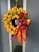 Kwiatowy wianek na drzwi tulipany 35 cm