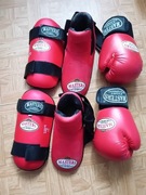 Zestaw ochraniaczy i rękawice kickboxing