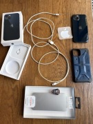 IPhone 13 256GB Midnight + UAG Pathfinder + 2 kable USB A i C
