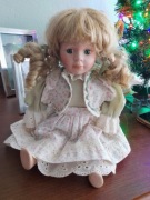 Lalka porcelanowa "Sophie" z kolekcji Leonardo 30 cm