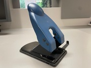 Dziurkacz Esselte D60 - do 60 kartek