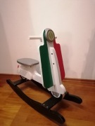 Bujana Retro Vespa, skuter na biegunach 