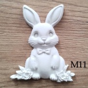 Królik wielkanocny z muszką figurka do malowania dla dzieci magnes z masy