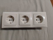 Potrójne gniazdo 230V Berker 