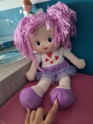 Śpiewająca lalka o jagodkach