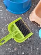 zestaw misek miotełka dla kota