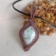 Waryscyt w miedzi. Wisiorek z kamieniem naturalnym. Rękodzieło 