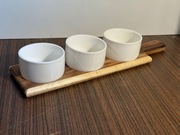 Deska Crofton z 3 miseczkami na sosy drewno akacjowe, zestaw do przystawek