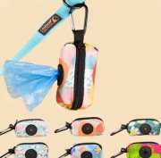 Dozownik na worek na psie odchody z kolorowym wzorem