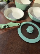 zielony zestaw naczyń kuchennych to ceramiczny komplet marki Redchef z odpi