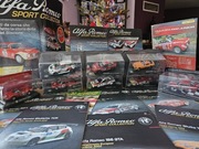 Alfa Romeo Sport Collection modele w skali 1:43 gablotki folia gazetki