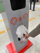 BEZDOTYKOWA STACJA DO DEZYNFEKCJI RĄK 